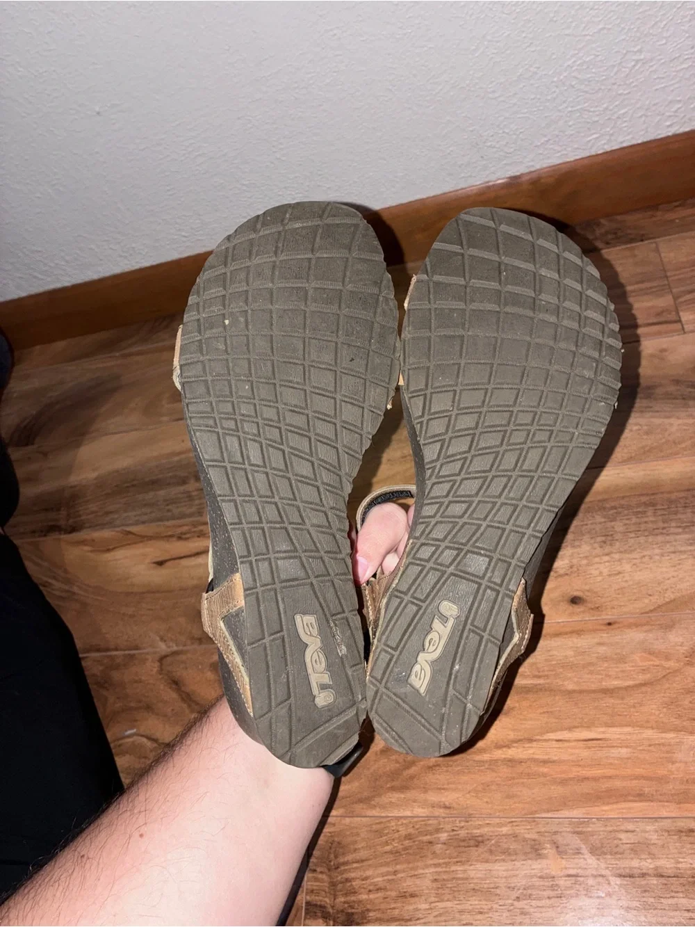 Teva Cabrillo Women’s Strap Wedge Tan Leather Sandals - size 9